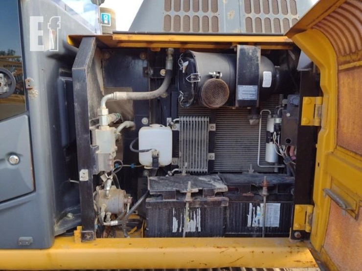 2010-deere-120d-image-47