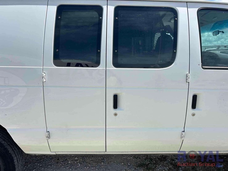 2008-ford-cargo-image-18