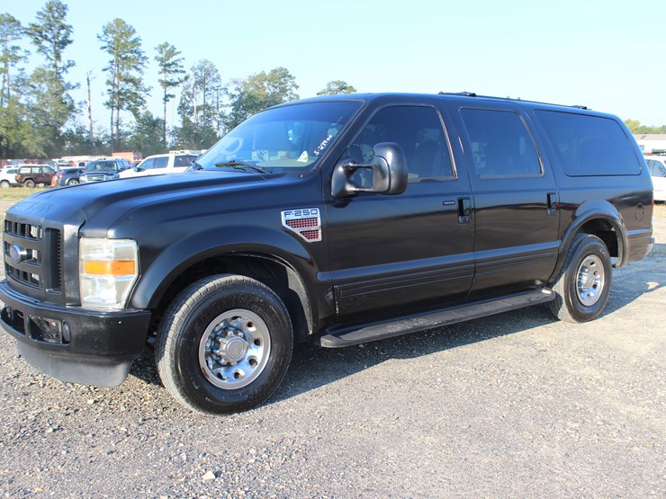 2002-ford-excursion-image-1