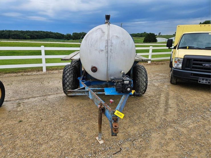#241-•-1000-gallon-tandem-axle-water-trailer-image-8