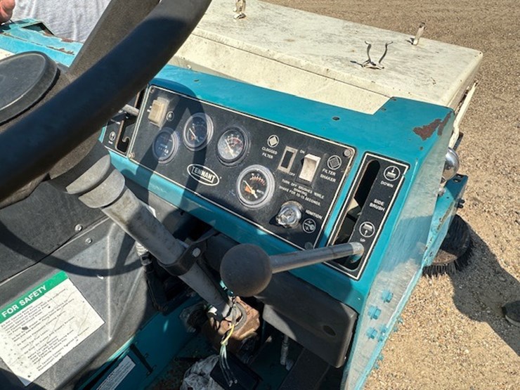 #2267-•-tennant-225-ride-on-sweeper-|-parts-or-repair-image-16