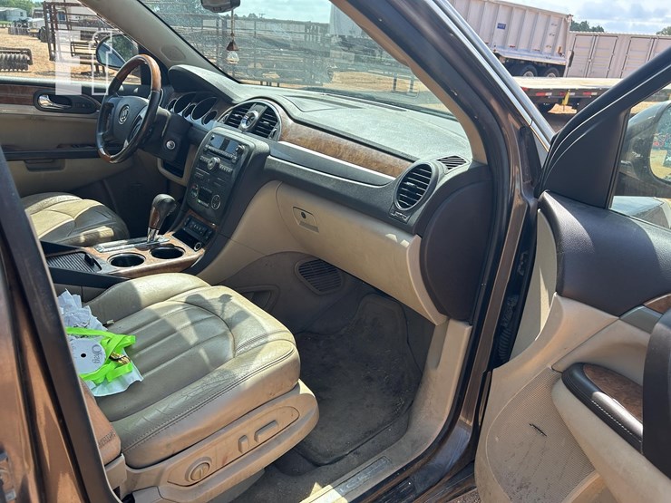 2011-buick-enclave-image-29