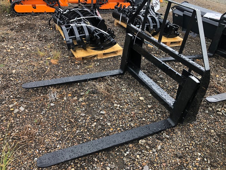 #96-•-48”-skid-steer-pallet-forks-image-3