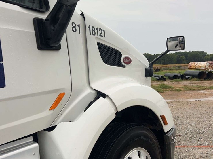 2018-peterbilt-t/a-daycab-semi-truck-image-17
