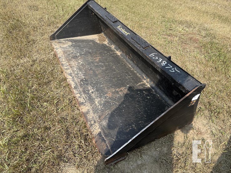 tomahawk-72-inch-skid-steer-dirt-bucket-image-8