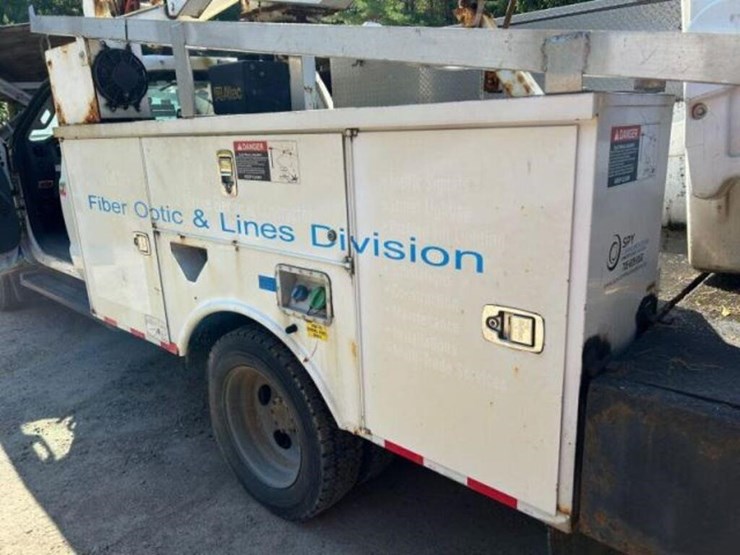 2011-ford-f550-xl-image-26