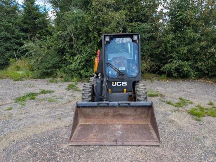 2012-jcb-135-image-3