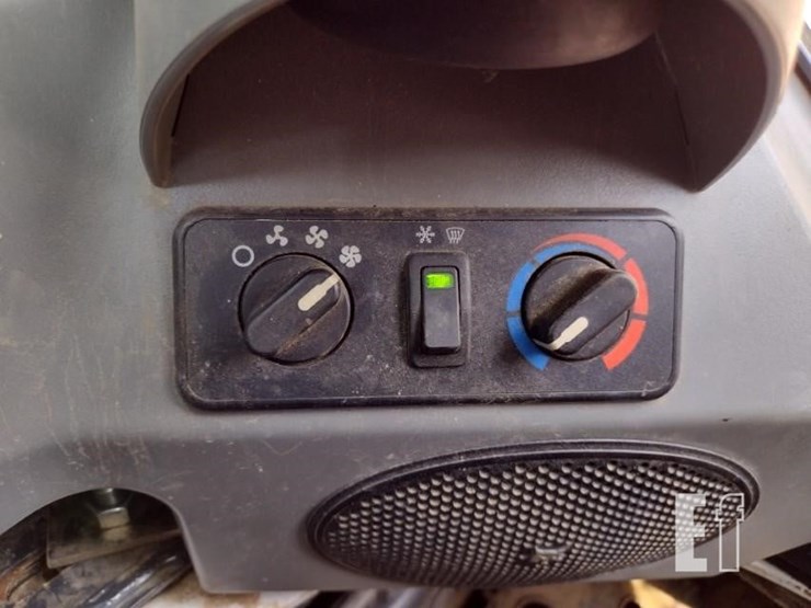 2016-bobcat-t770-image-13