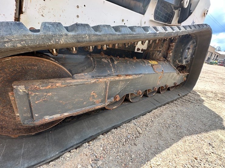 2016-bobcat-t740-image-16