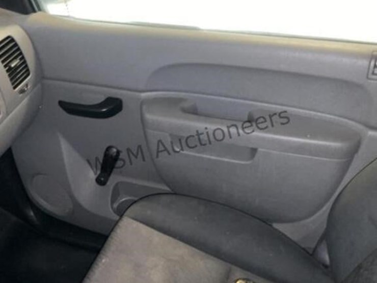 2013-chevrolet-silverado-3500hd-image-22