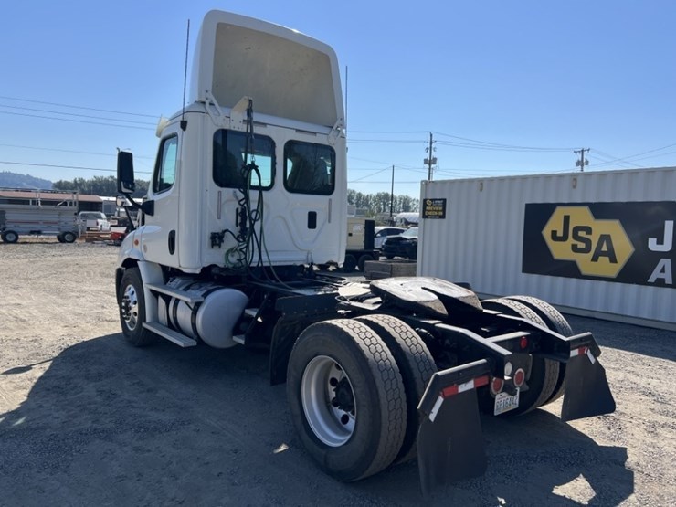 2016-freightliner-cascadia-s/a-truck-tractor-image-6