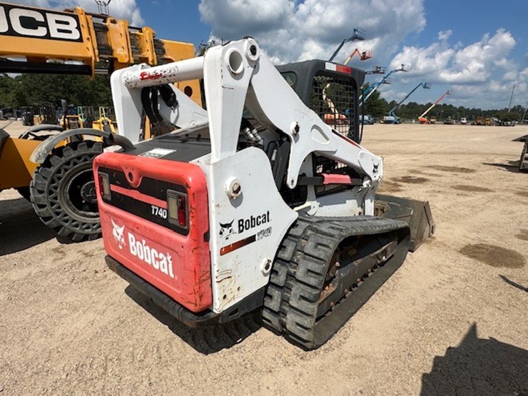 2016-bobcat-t740-image-3