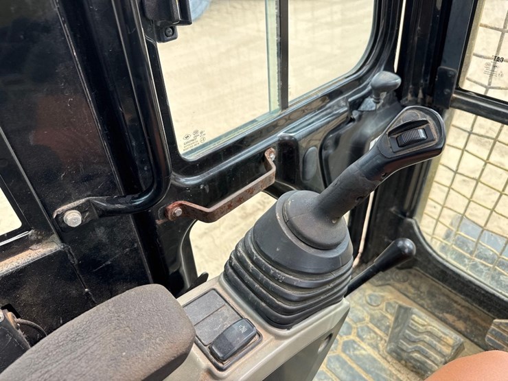 2017-caterpillar-307e2-image-34