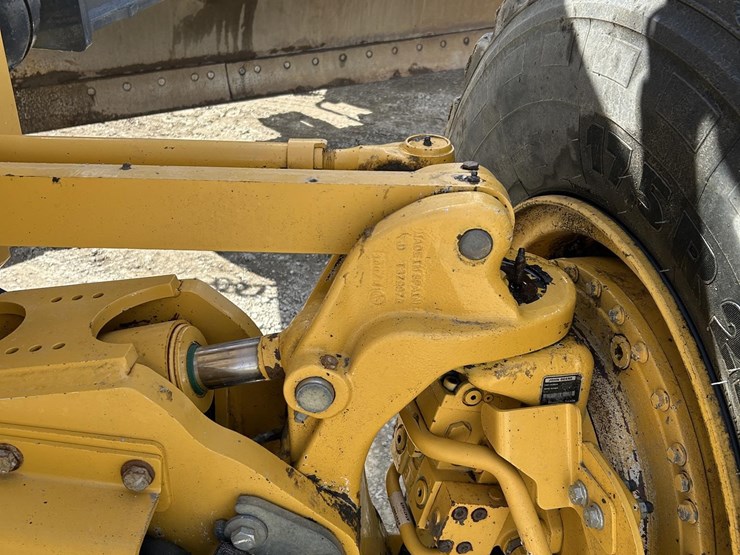 2018-deere-872gp-image-13