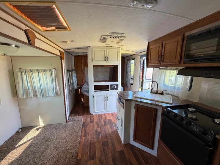 2016-creekside-24'-camper-(slide,-awning,-tandem-image-28
