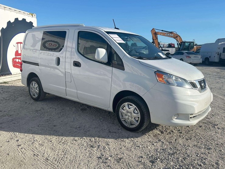 2020-nissan-nv200-image-2