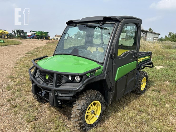 2021-john-deere-gator-xuv-835m-image-1