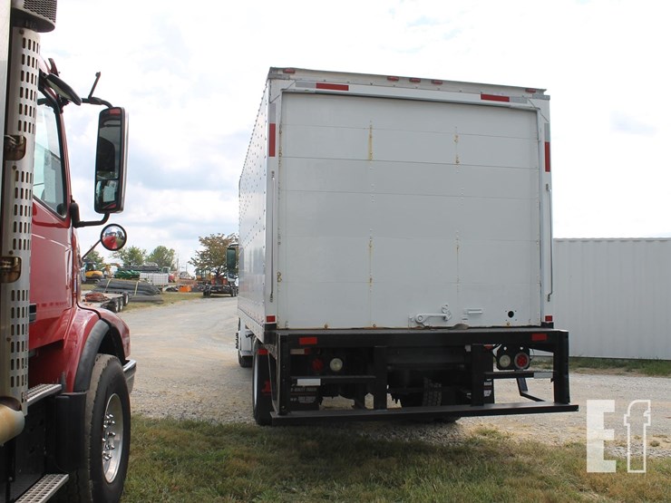 2014-freightliner-business-class-m-2-image-9