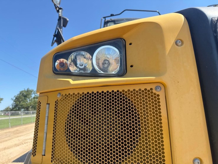 2016-caterpillar-730c2-image-22