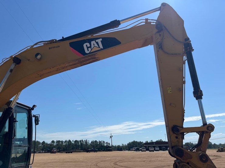 2017-caterpillar-323fl-image-23