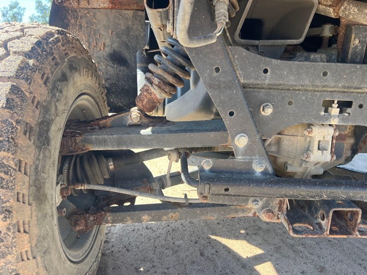 2019-john-deere-gator-image-17