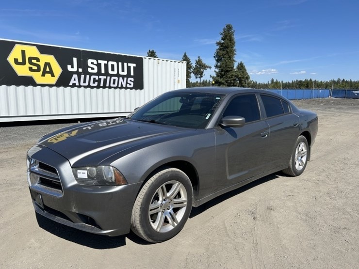 2011-dodge-charger-sedan-image-1
