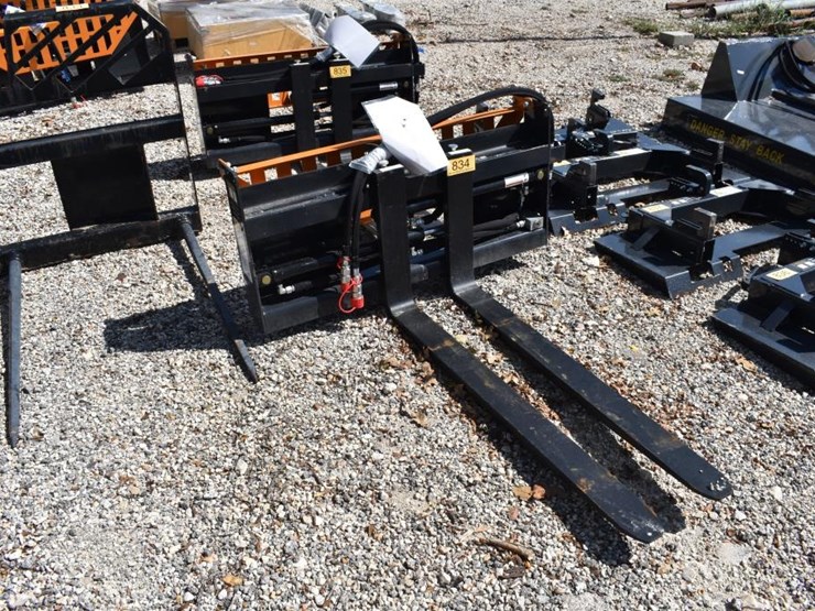 skid-steer-hydraulic-pallet-fork-image-1
