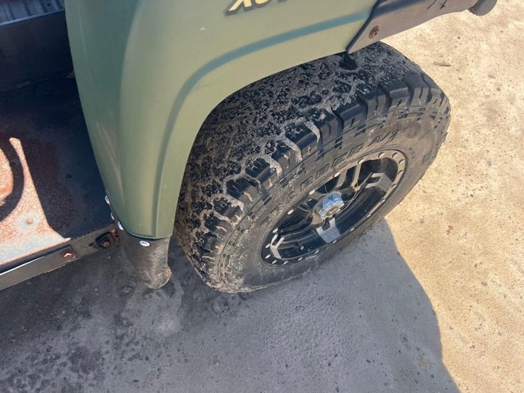 2019-john-deere-gator-image-21