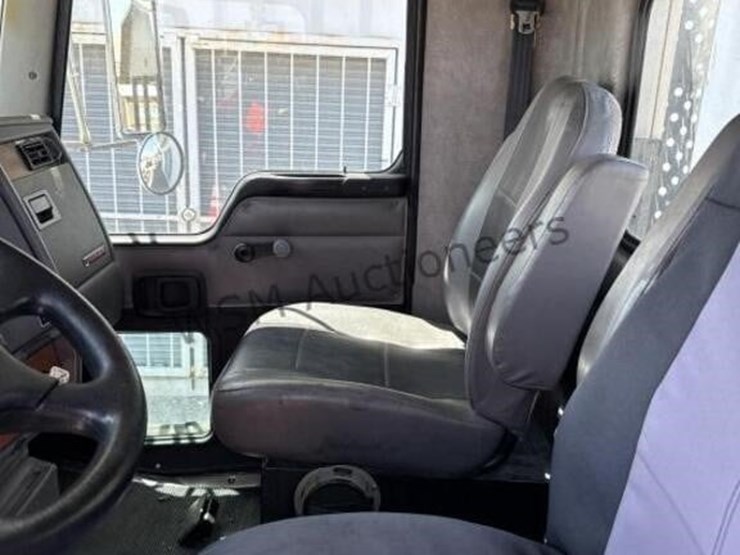 2006-kenworth-t300-image-25