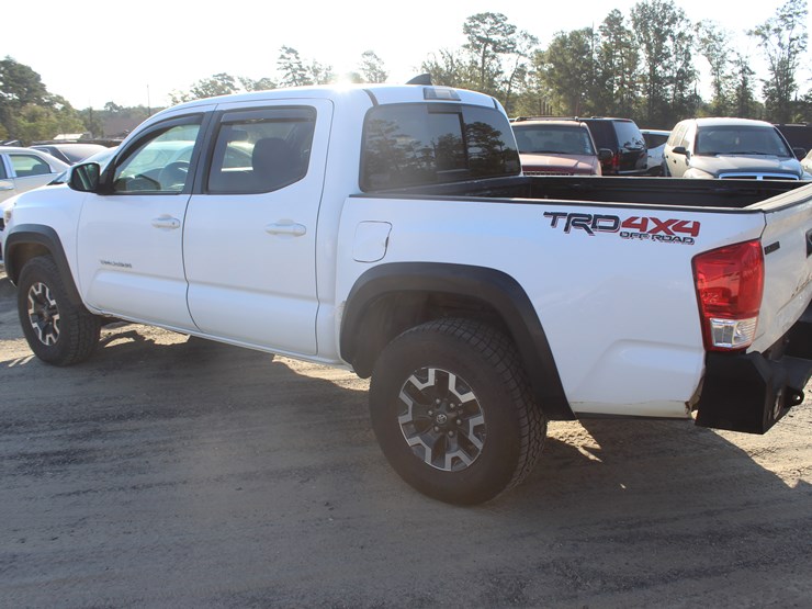 2017-toyota-tacoma-image-3