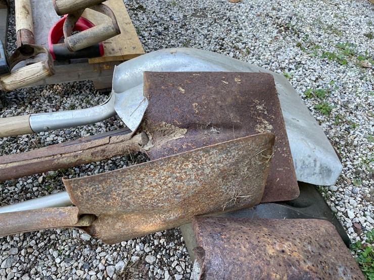 #1587-•-pile-of-various-shovels-image-4