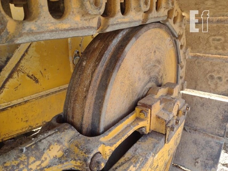 2004-deere-650h-image-36