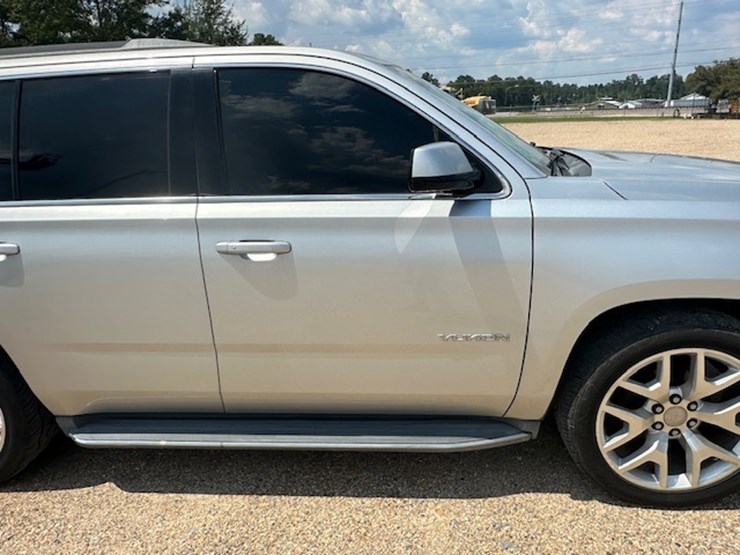 2015-gmc-yukon-image-24