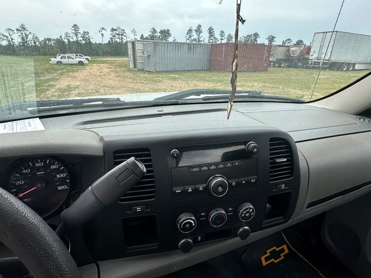 2013-chevrolet-silverado-image-36