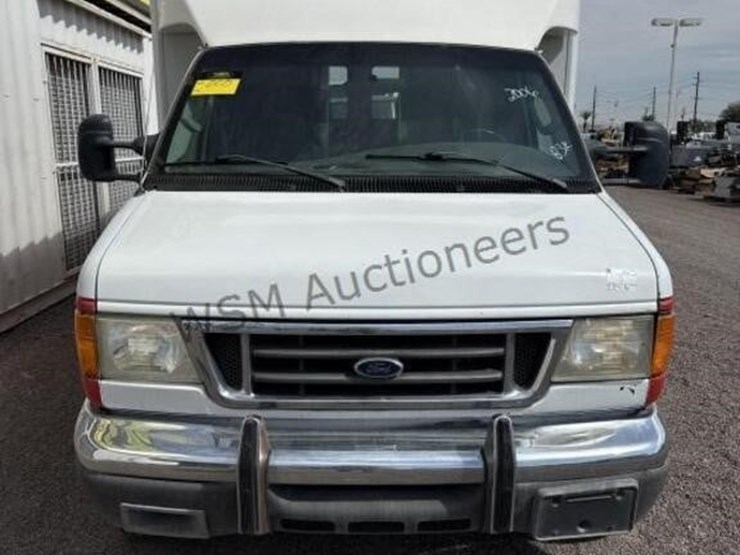 2006-ford-e450-image-3