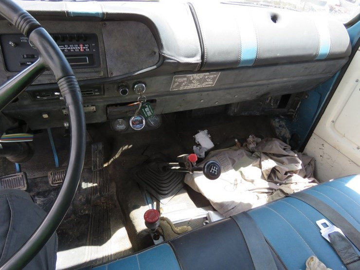 1974-dodge-d600-image-16