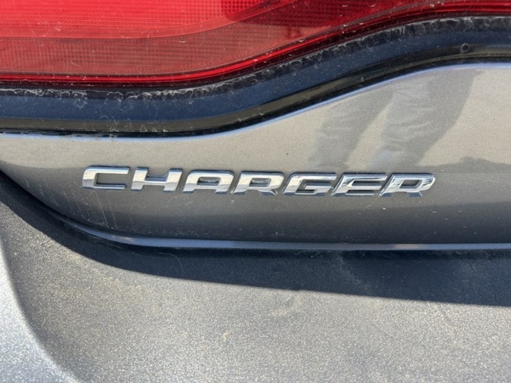 2011-dodge-charger-sedan-image-10