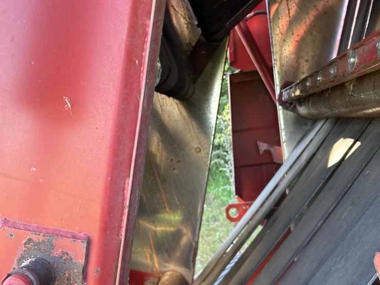 new-holland-660-image-9