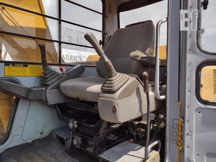 1992-deere-490e-image-13