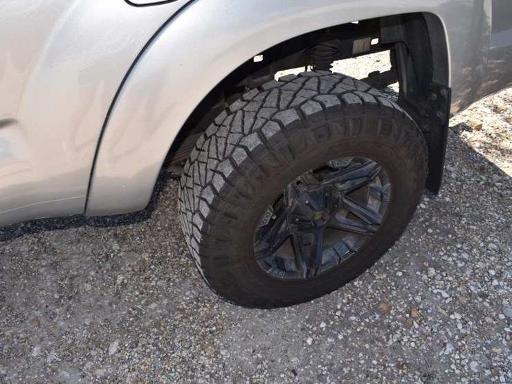 2014-toyota-tacoma-image-4