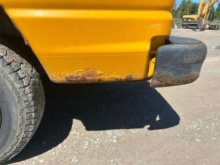 2010-ford-cargo-image-42