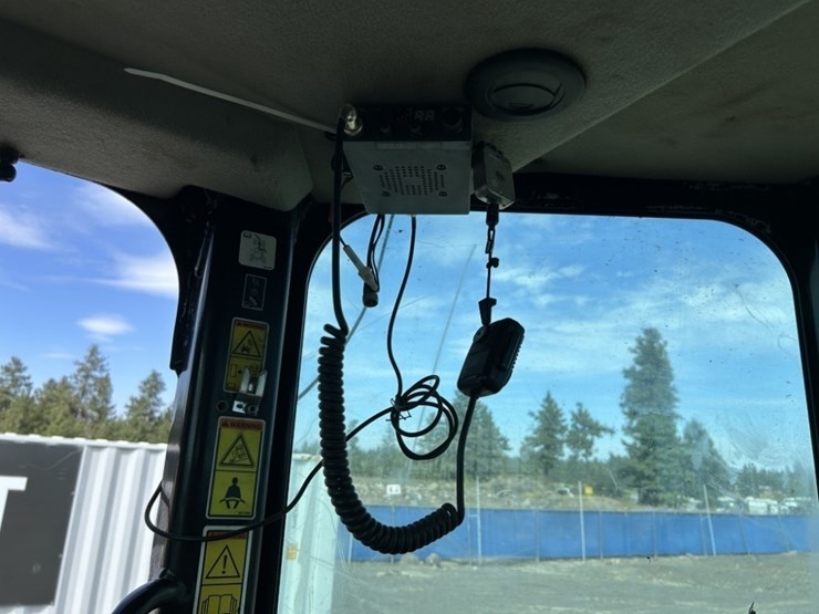 2019-caterpillar-555d-image-26