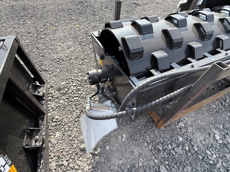 #2000-•-#26271-•-unused-giyi-70"-skid-steer-roller-dysl250786-image-5