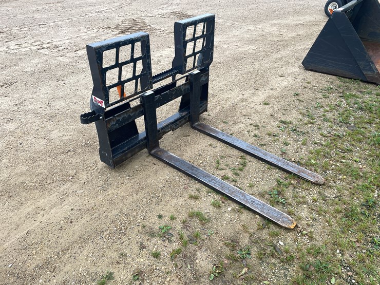 #194-•-stout-skid-steer-mount-pallet-forks-image-3