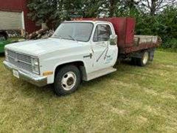 1983-chevy-custom-deluxe-30,-1-ton-service-truck-image-1