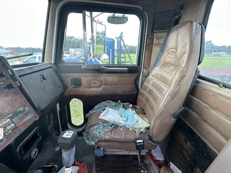 2004-ford-f550-image-34