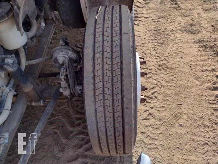 2013-ford-f650-xlt-image-15