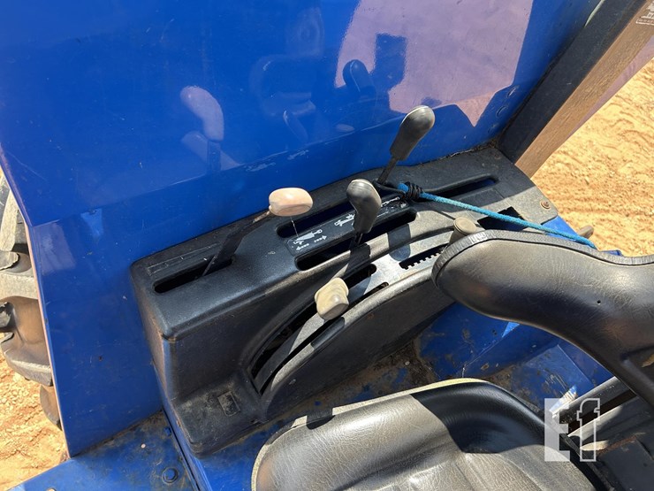 new-holland-6640-image-11