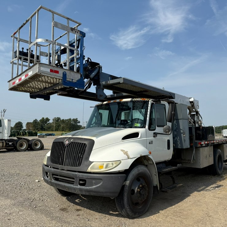 2005 INTERNATIONAL DURASTAR 4300