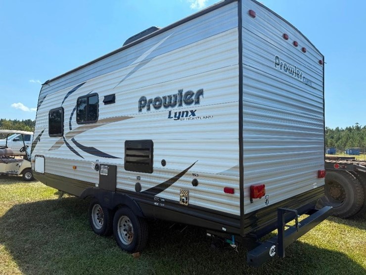 2015-lynx-by-heartland-prowler-camper-(20',-model-image-4